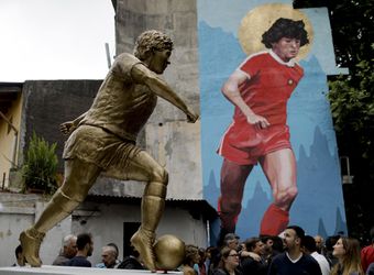 Mesto Buenos Aires oslávilo Maradonove narodeniny odhalením jeho sochy