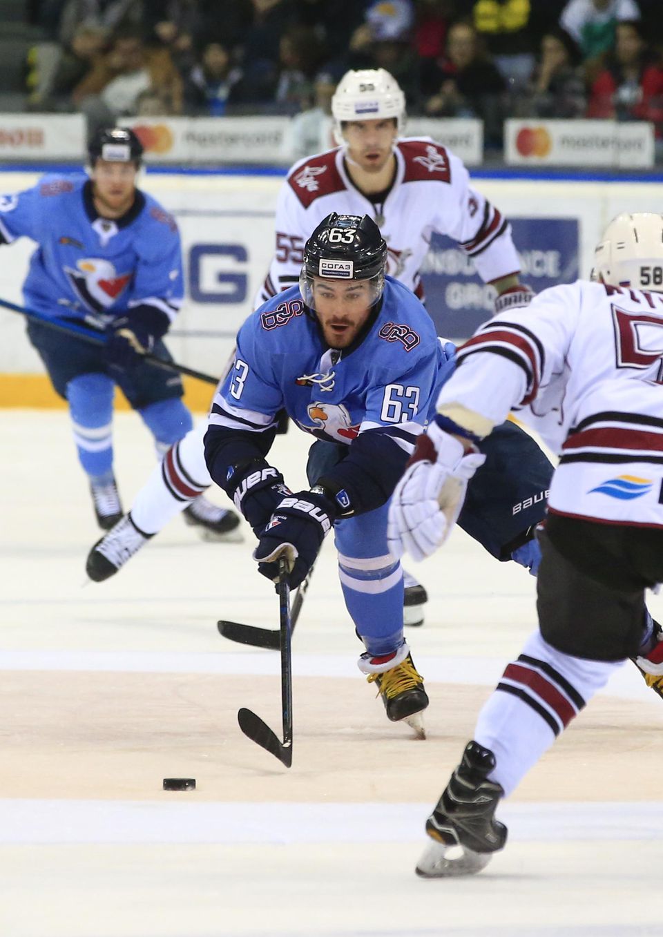 Patrik Lamper (Slovan) v zápase KHL.