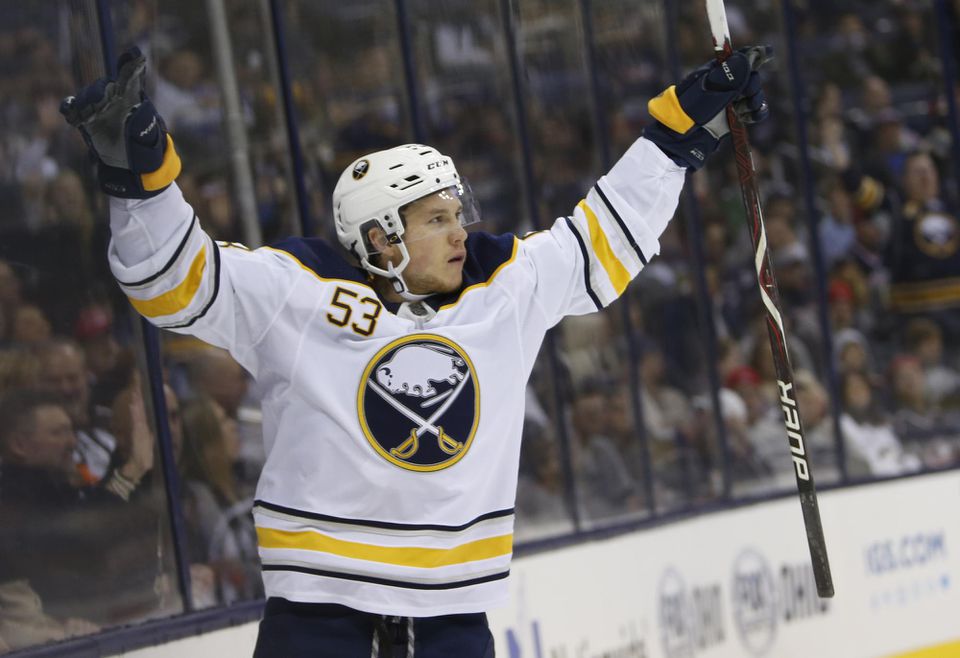 Hviezda Buffala Sabres Jeff Skinner.