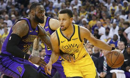 NBA: Suverénny triumf LA Lakers na palubovke Golden State, zranenie LeBrona Jamesa