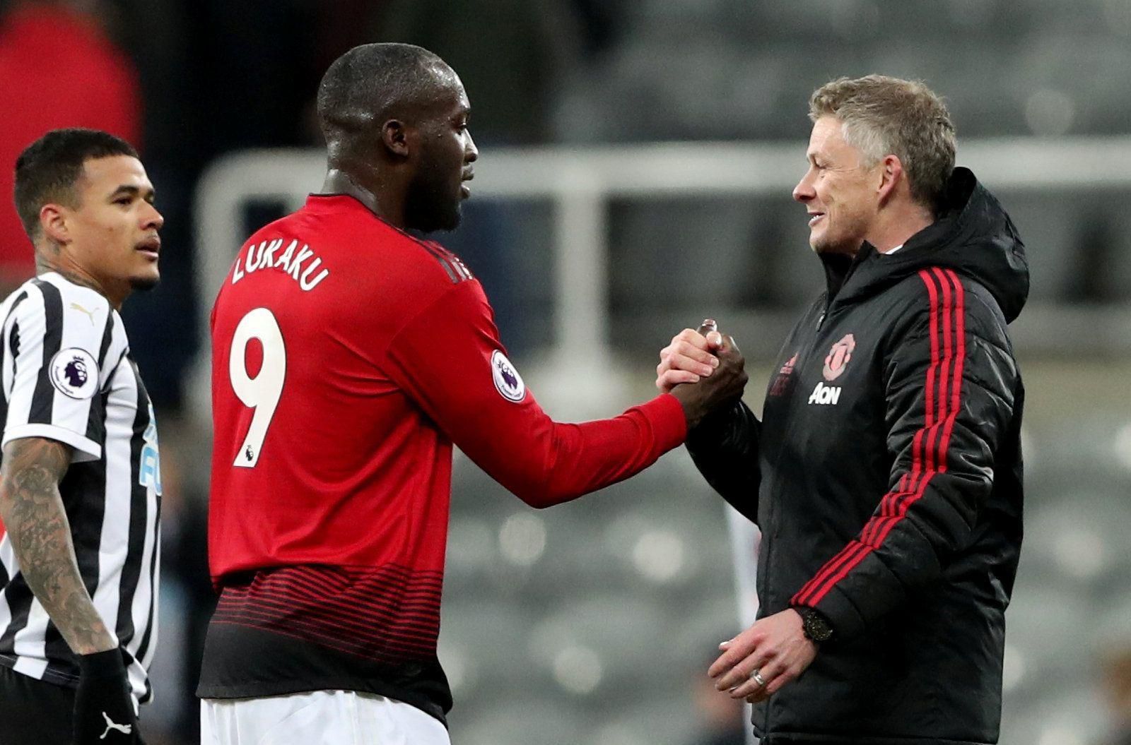 Útočník Romelu Lukaku a tréner Manchestru United Ole Gunnar Solskjaer