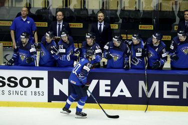 EHT: Fíni si poradili so Švédskom vďaka gólu v závere, vysoká prehra Česka