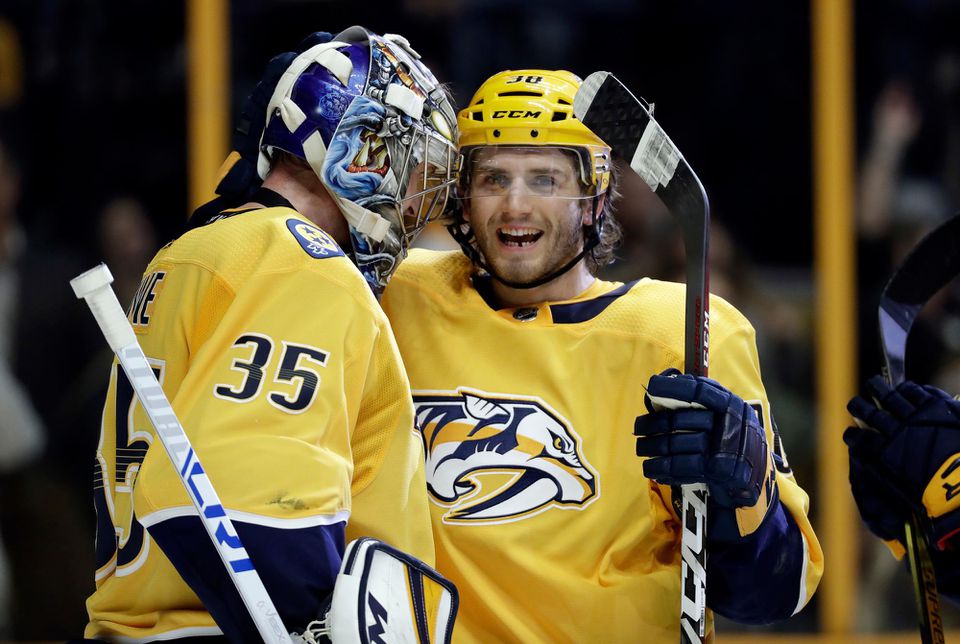 Pekka Rinne a Ryan Hartman.