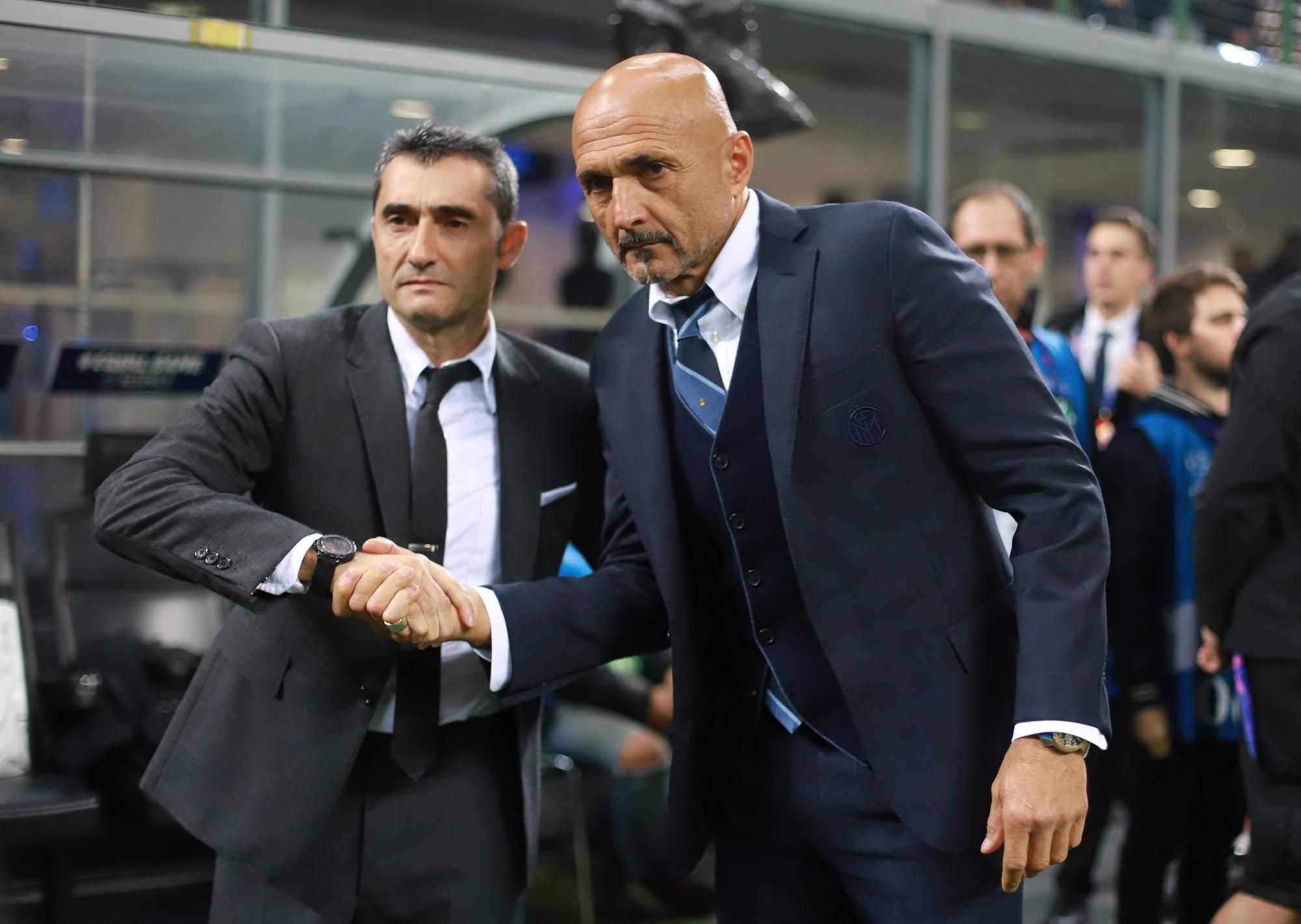 Tréner Barcelony Ernesto Valverde a Interu Luciano Spalletti.