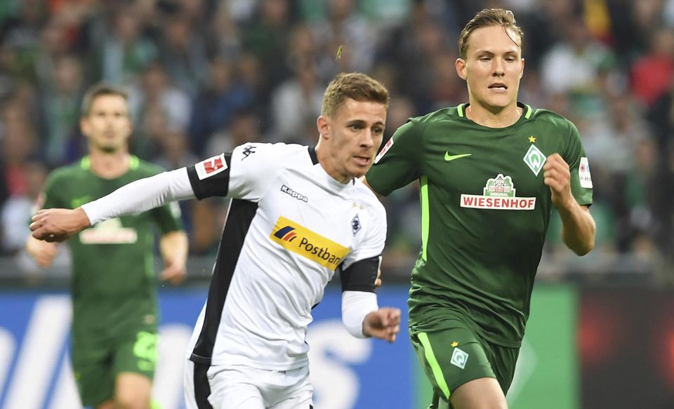 Thorgan Hazard v súboji proti Werderu Brémy
