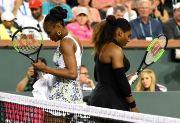 Serena Williamsová nastúpi koncom roka v exhibičnom stretnutí proti sestre Venus