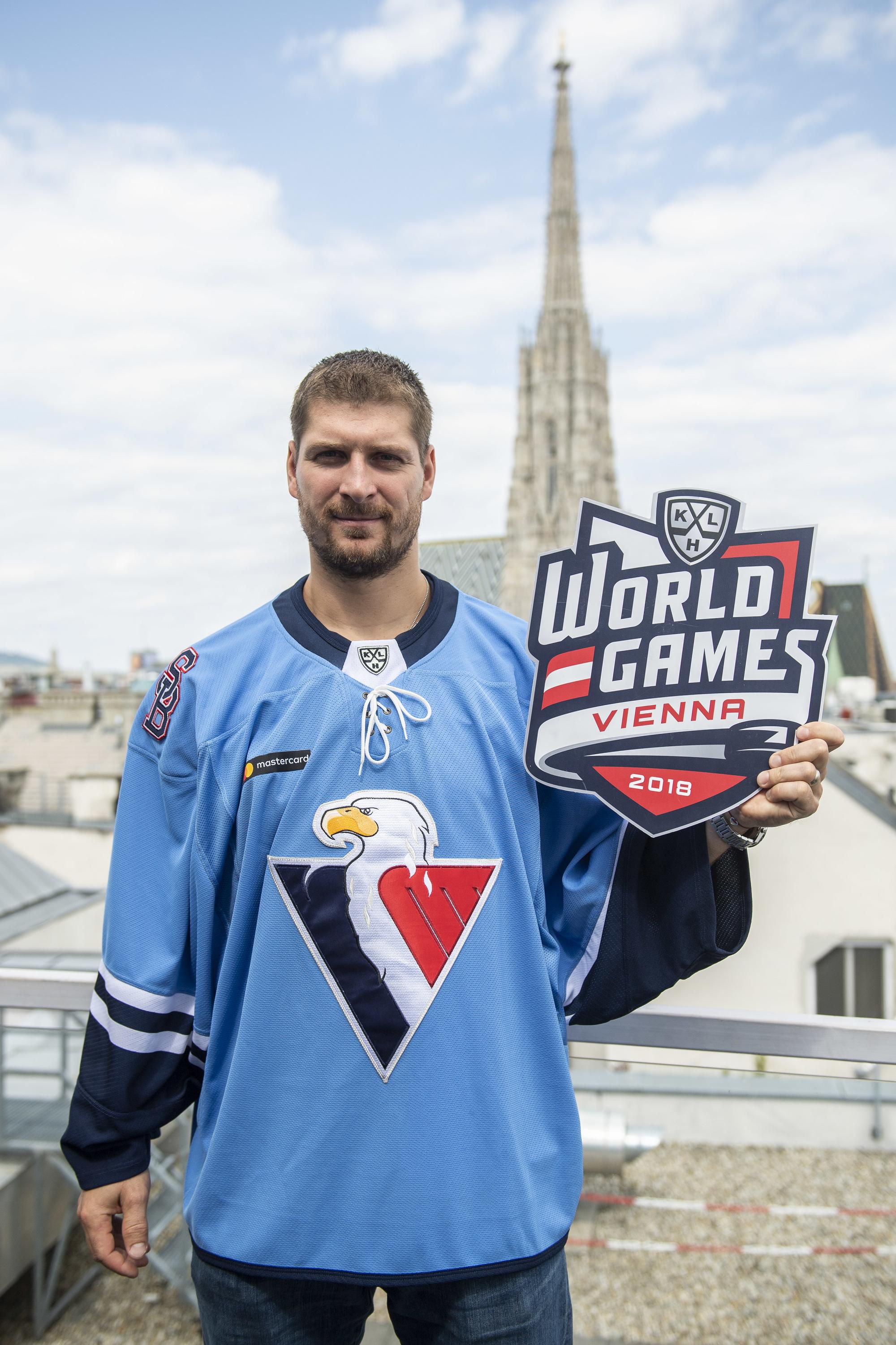 Obranca HC Slovan Bratislava Michal Sersen.