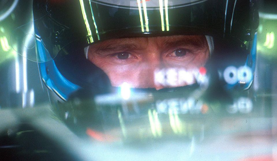 Mika Häkkinen v kokpite svojho monopostu McLaren.
