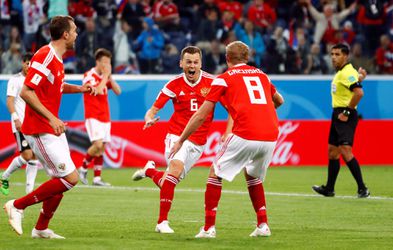 Rusko zdolalo aj Egypt a má na dosah osemfinále, Salahov gól z penalty nestačil