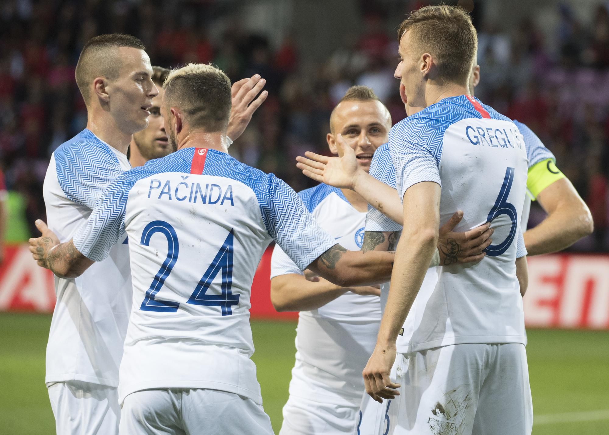 radosť slovenských hráčov - zľava Boris Sekulič, Erik Pačinda, Stanislav Lobotka a Ján Greguš po úvodnom góle počas stretnutia Maroko - Slovensko