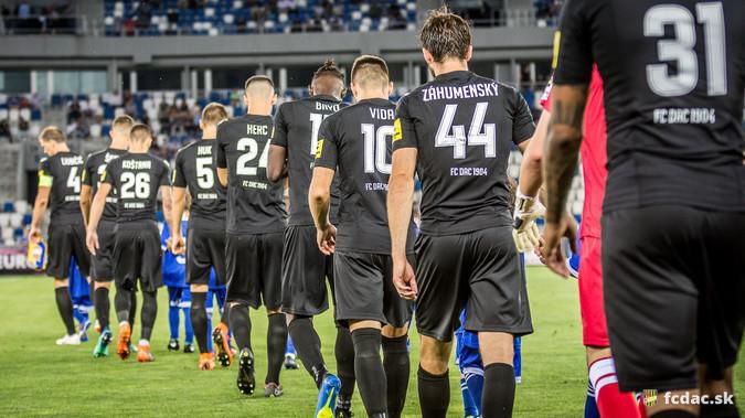 Nástup hráčov FC DAC 1904 Dunajská Streda v zápase s Dinamom Tbilisi.