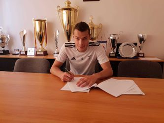 Talentovaný mladý reprezentant podpísal prvú profesionálnu zmluvu v Ružomberku
