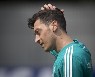 Özilov agent vracia úder, podporil ho aj šéf tureckého futbalu