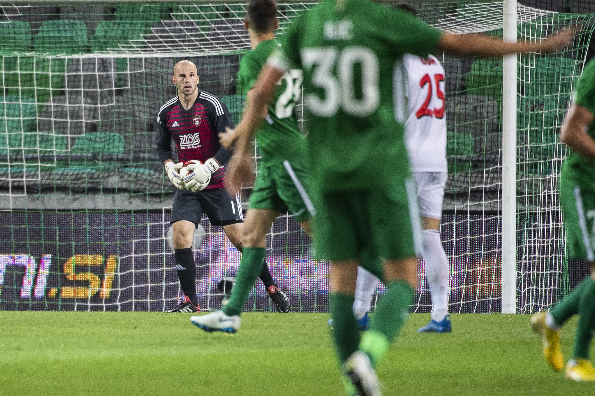 brankár Spartaka Trnava Martin Chudý počas úvodného zápasu play-off Európskej ligy