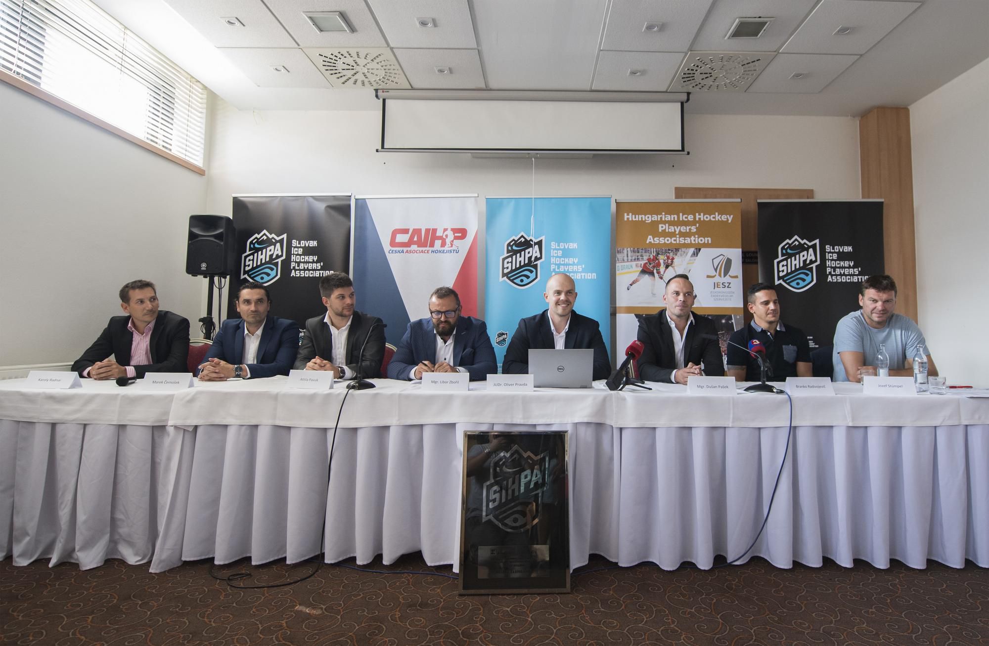 Tlačová konferencia hokejových asociácií Slovenska (SIHPA), Česka (CAIHP) a Maďarska (JESZ).