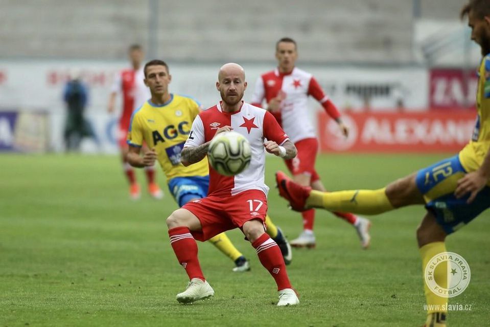 MIroslav Stoch v drese SK Slavia Praha