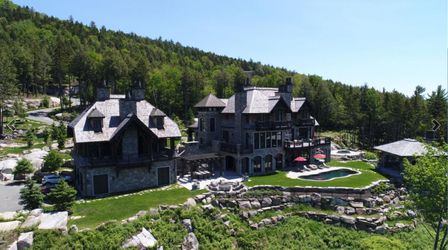 Legendárny Mario Lemieux si miesto domu postavil rozprávkový hrad, teraz ho predáva