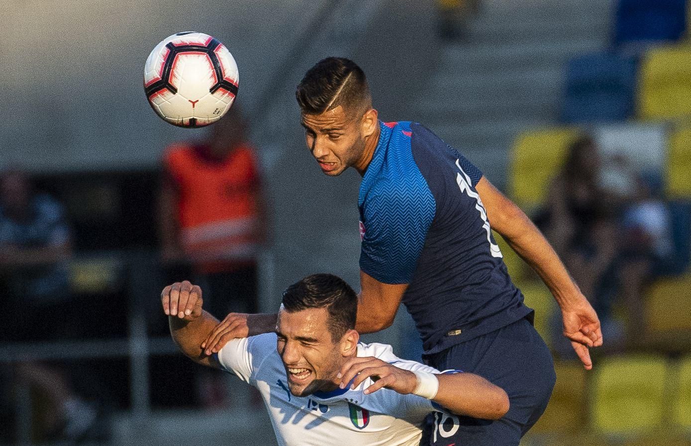 Dávid Hancko v zápase slovenskej futbalovej reprezentácie do 21 rokov proti Talianom