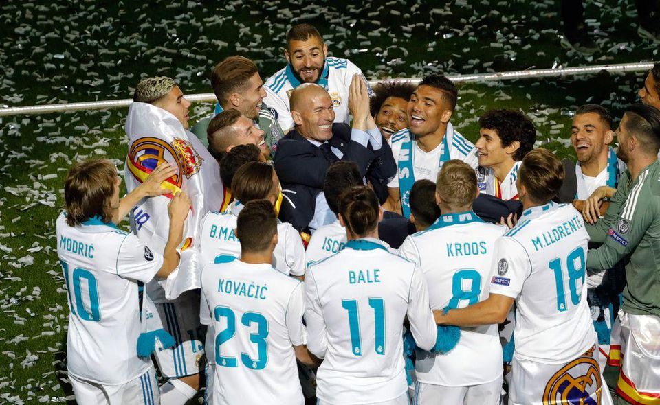 Zinedine Zidane a hráči Realu Madrid po triumfe v Lige majstrov