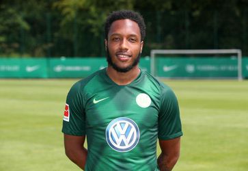 Wolfsburg pre nedisciplinovanosť ukončil kontrakt s anglickým mladíkom Hindsom