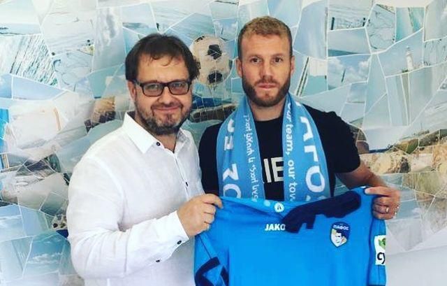 Adam Nemec a agent Roman Vojtek pri prestupe do Pafos FC