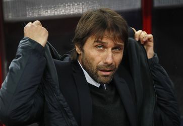 Antonio Conte skončil na lavičke Chelsea, nástupcom by sa mal stať krajan Sarri