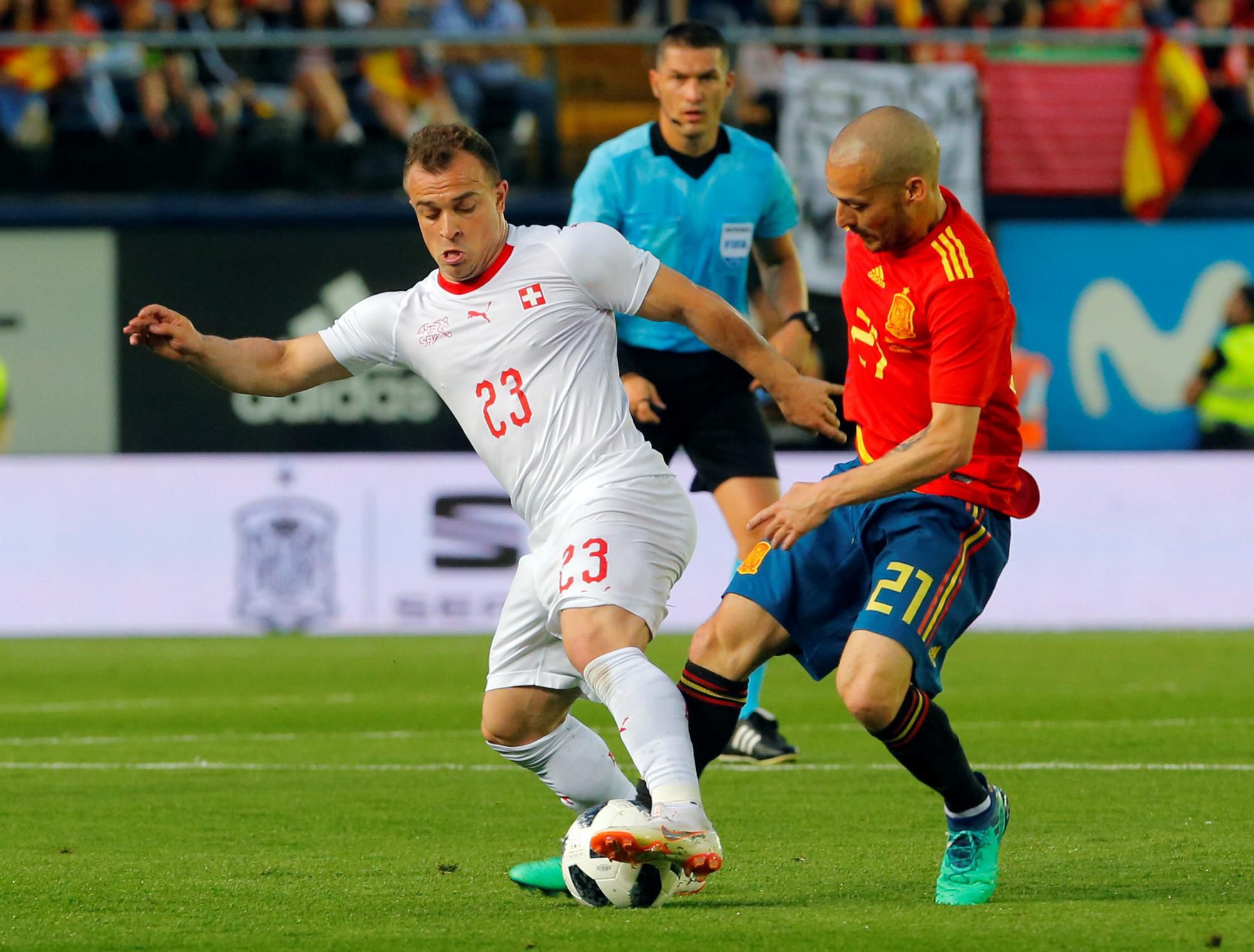 Xherdan Shaqiri a David Silva.