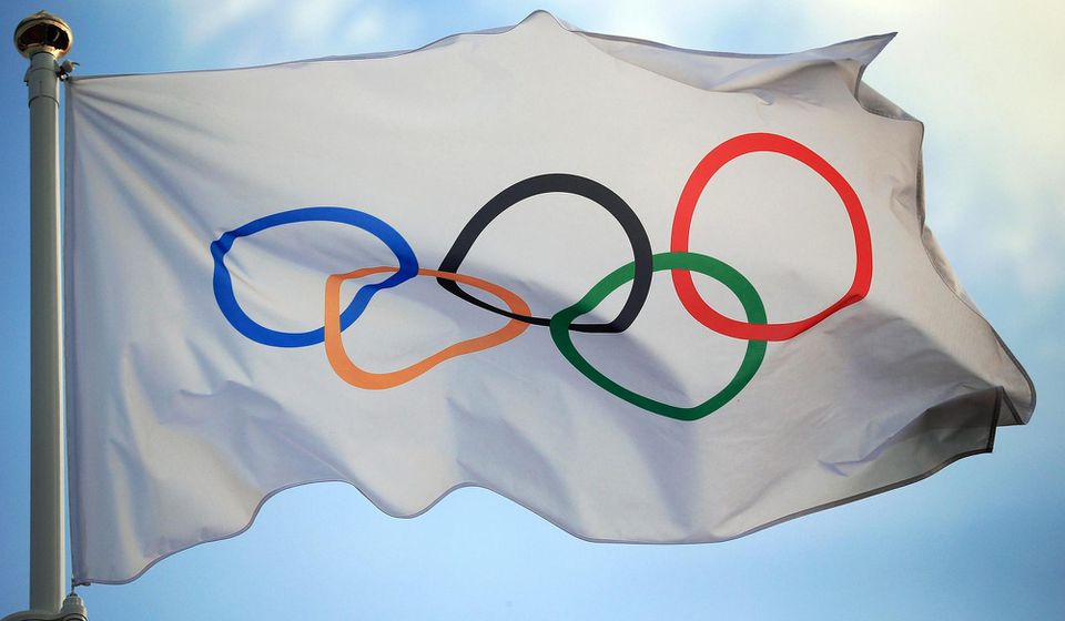 Olympijská vlajka.