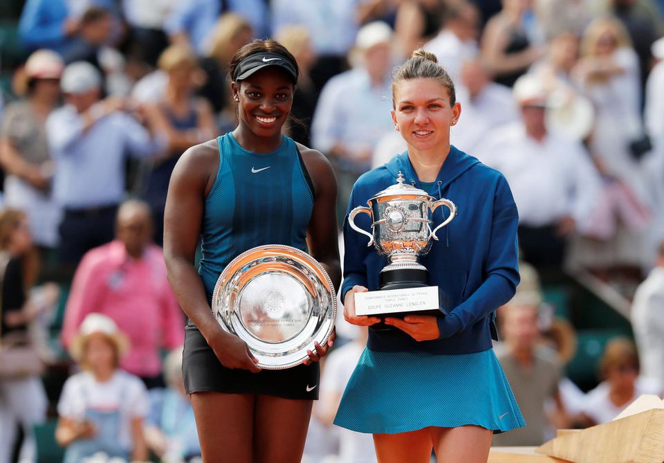 Sloane Stephensová a Simona Halepová po finále Roland Garros.