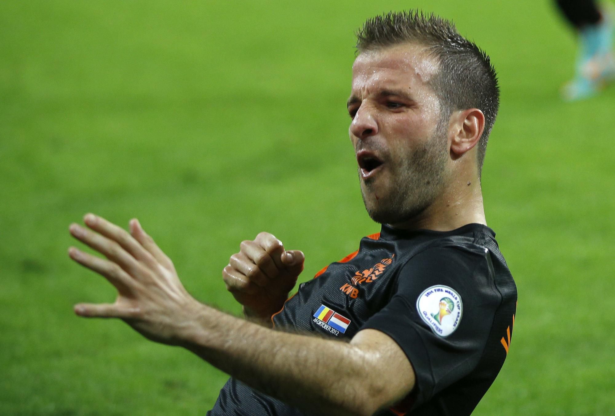 Rafael van der Vaart oslavuje gól v kvalifikačnom zápase na MS 2014 proti Rumunsku