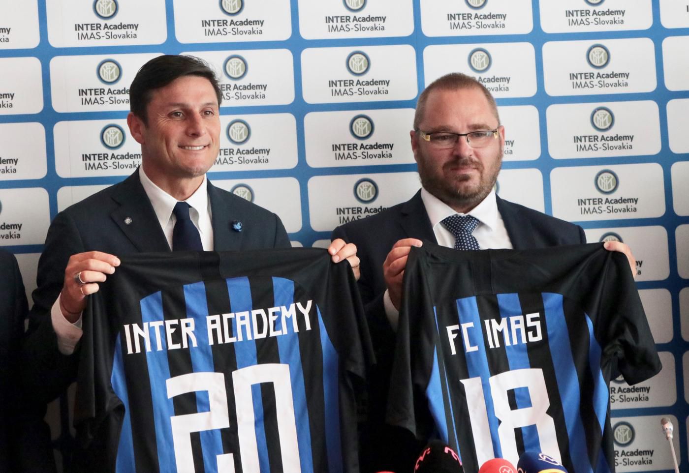 Peter Hasoň je prezidentom FC IMAS, pod záštitou ktorého vznikne na Slovensku akadémia Interu Miláno. Vľavo viceprezident "nerazzurri" Javier Zanetti