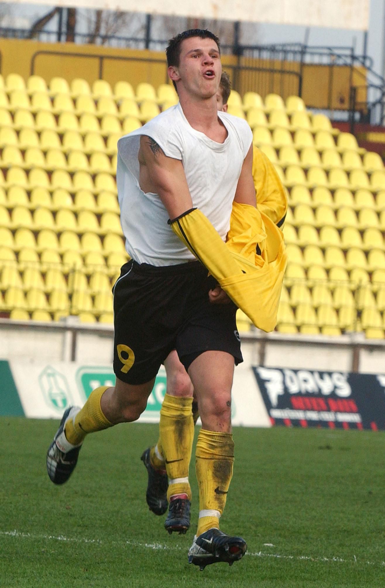 Zápas I. futbalovej ligy Inter Bratislava - Laugaricio Trenčín z 5. apríla 2003. Juraj Halenár dal v tomto stretnutí dva góly.