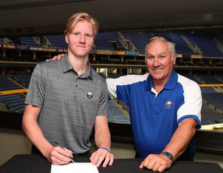 Buffalo Sabres podpísalo vstupný kontrakt s jednotkou draftu Rasmusom Dahlinom