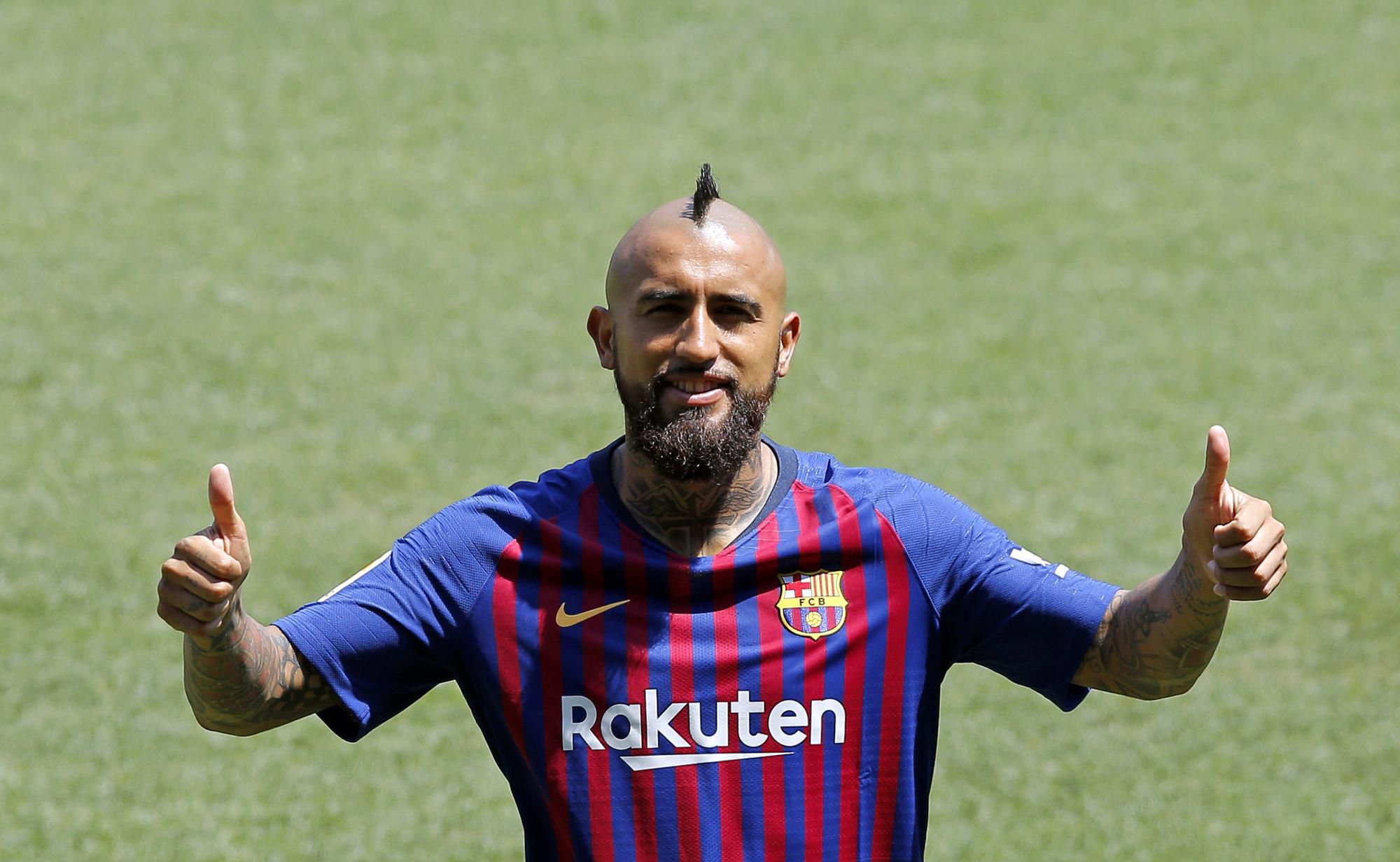 Čilský futbalista Arturo Vidal je novou posilou španielskeho majstra FC Barcelona.