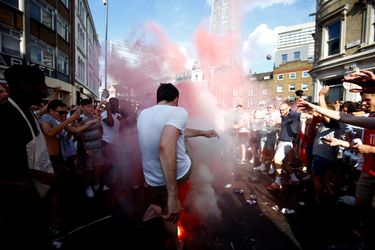 Polícia v Londýne prosí anglických fanúšikov, aby neporušovali zákon