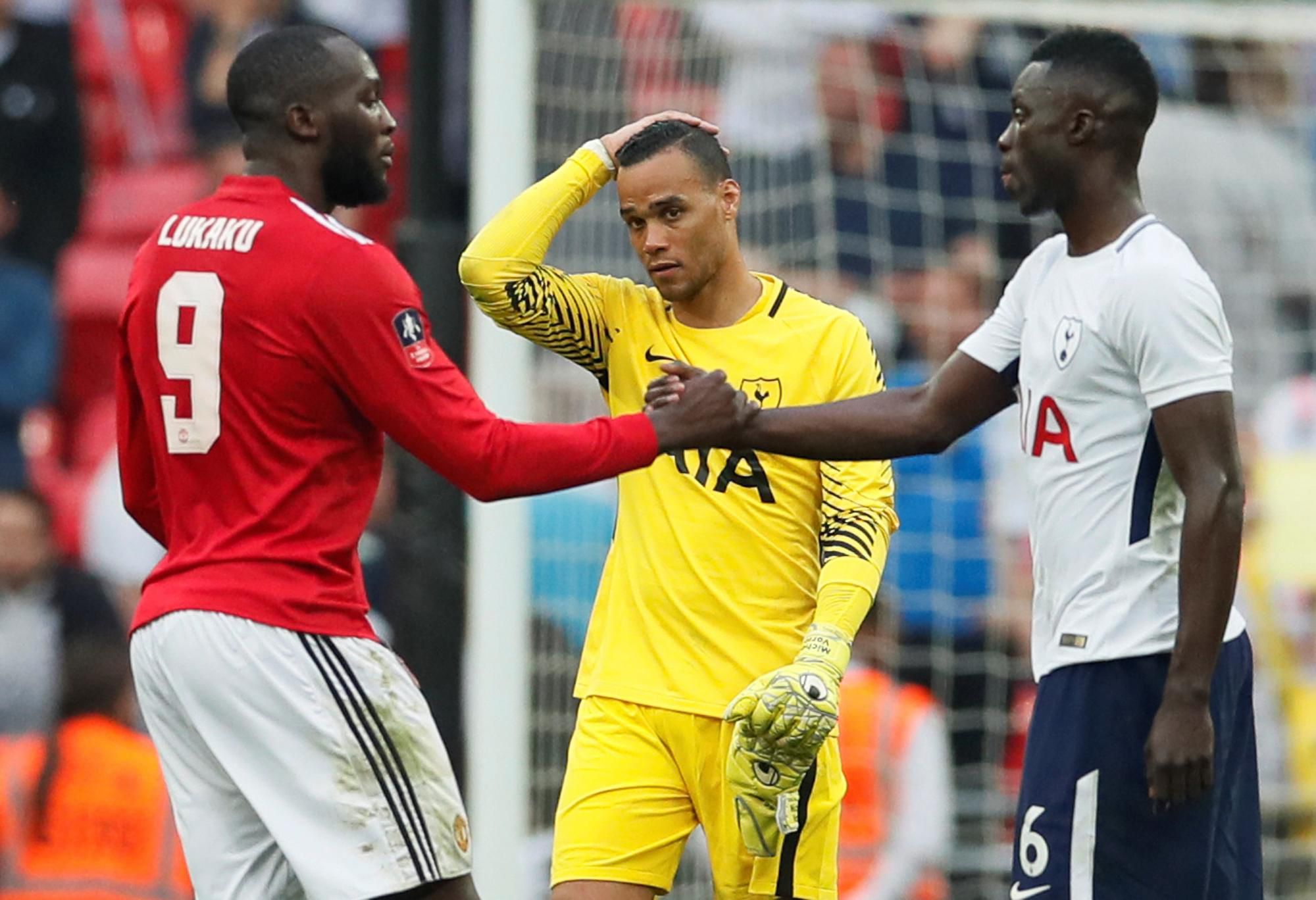 Michel Vorm, Romelu Lukaku a Davinson Sanchez.