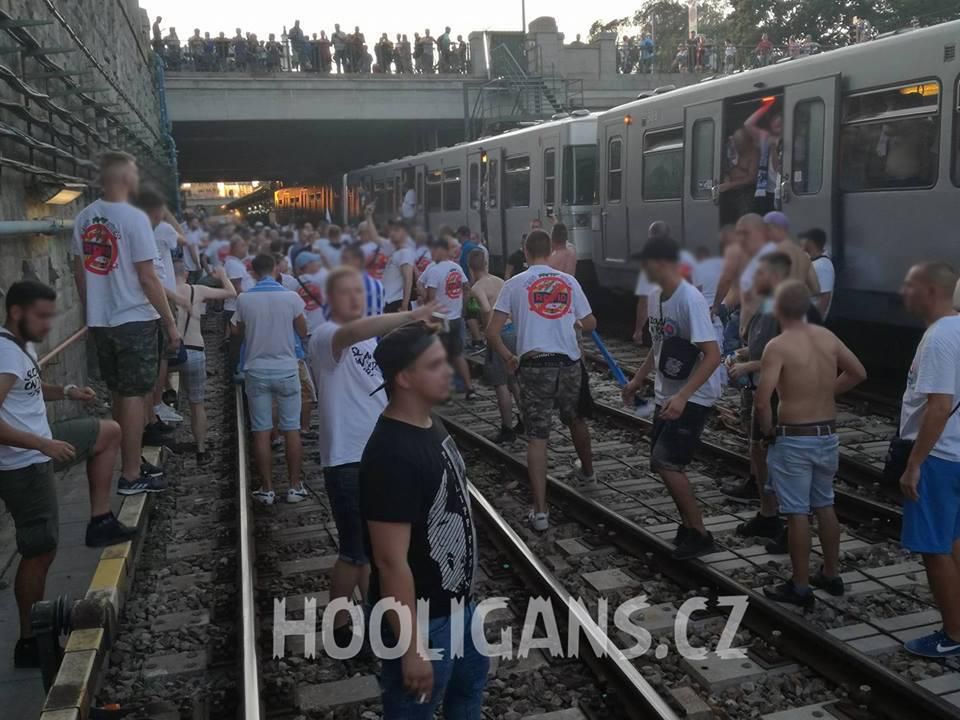 Fanúšikovia Slovana vyčíňali vo Viedni.