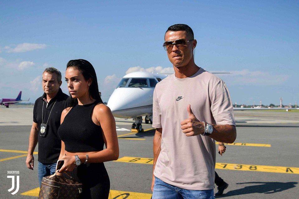 Ronaldo priletel do Turína.