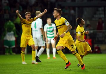 DFB Pokal: Dortmund sa len tesne vyhol blamáži, hrdinom Reus