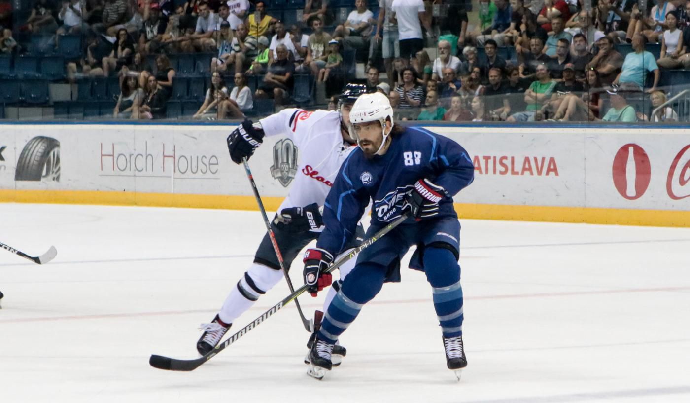 Peter Mueller v zápase HC Kometa Brno - HC Slovan Bratislava.