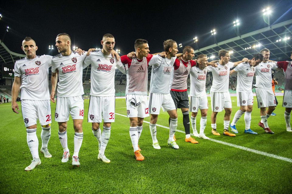 hráči FC Spartak Trnava sa tešia z víťazstva