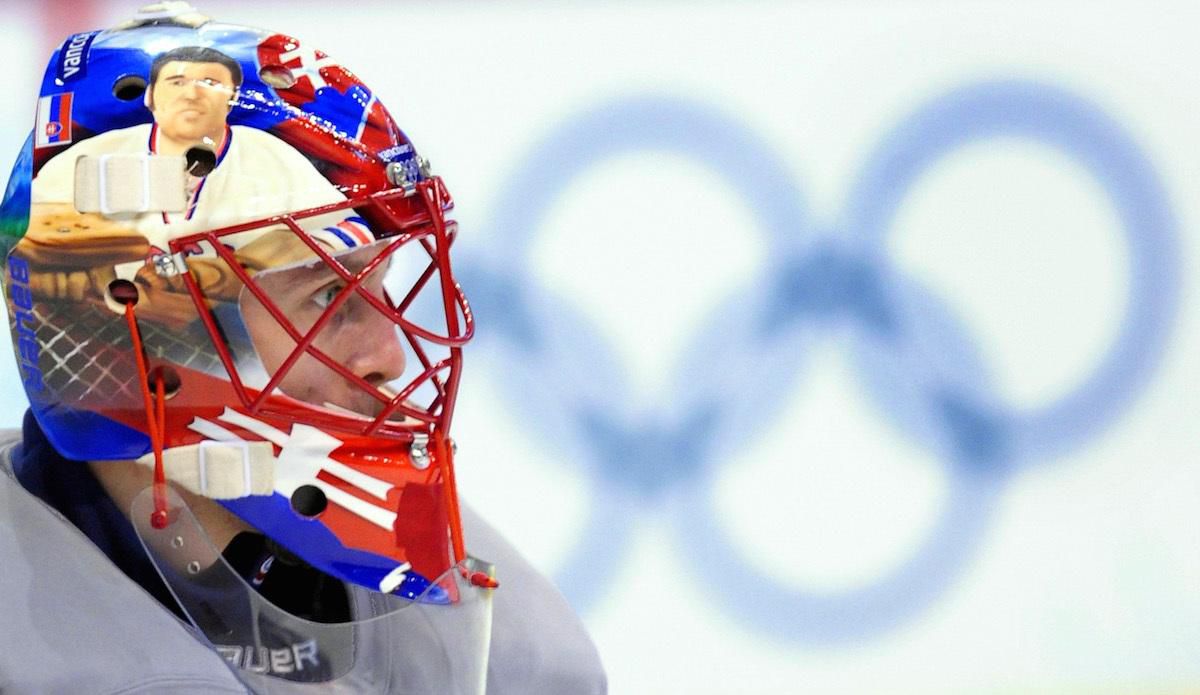 Jarslav Halák mal na olympiáde vo Vancovri na svojej maske vyobrazeného Vladimíra Dzurillu.