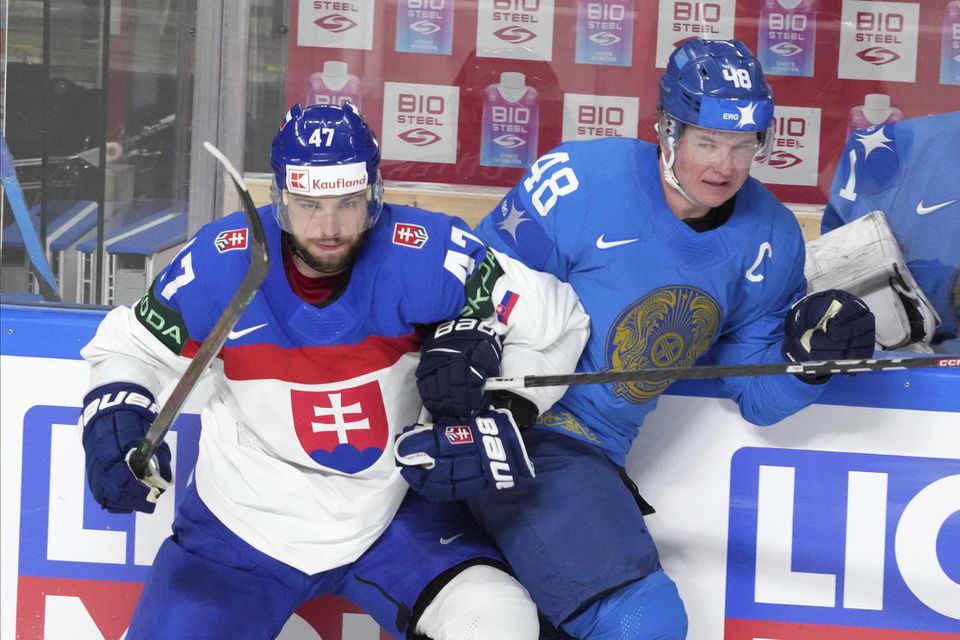 MS v hokeji 2023: Kazachstan - Slovensko (Mário Lunter a Roman Starčenko)