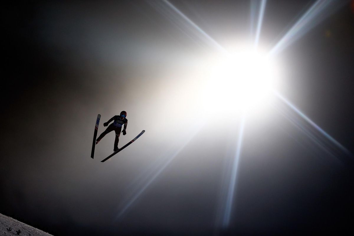 Škandál s kombinézami má ďalšiu obeť. Suspendáciu dostali dvaja tréneri a člen servisného tímu