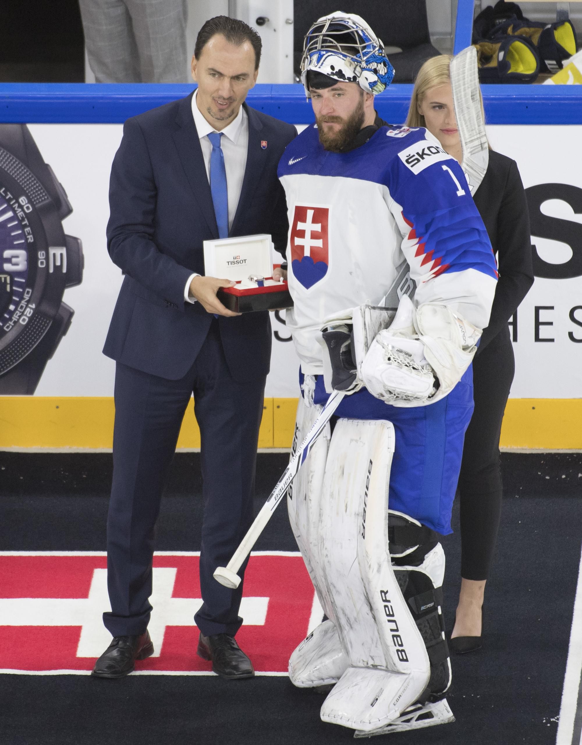 Generálny manažér slovenskej hokejovej reprezentácie Miroslav Šatan a brankár Marek Čiliak.