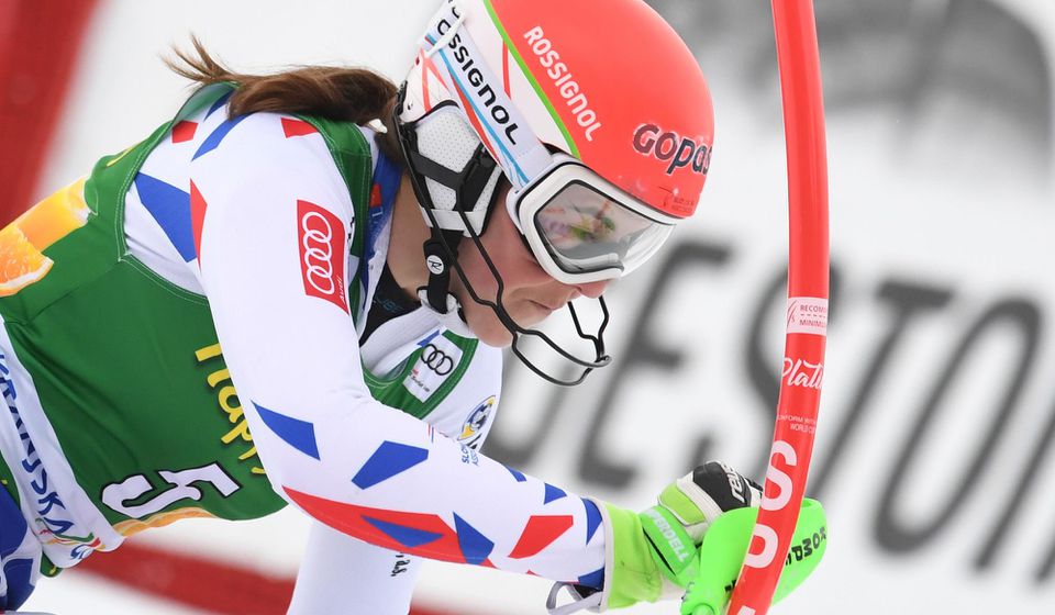 Slovenská lyžiarka Petra Vlhová na trati 1. kola slalomu Svetového pohára žien v slovinskej Kranjskej Gore.