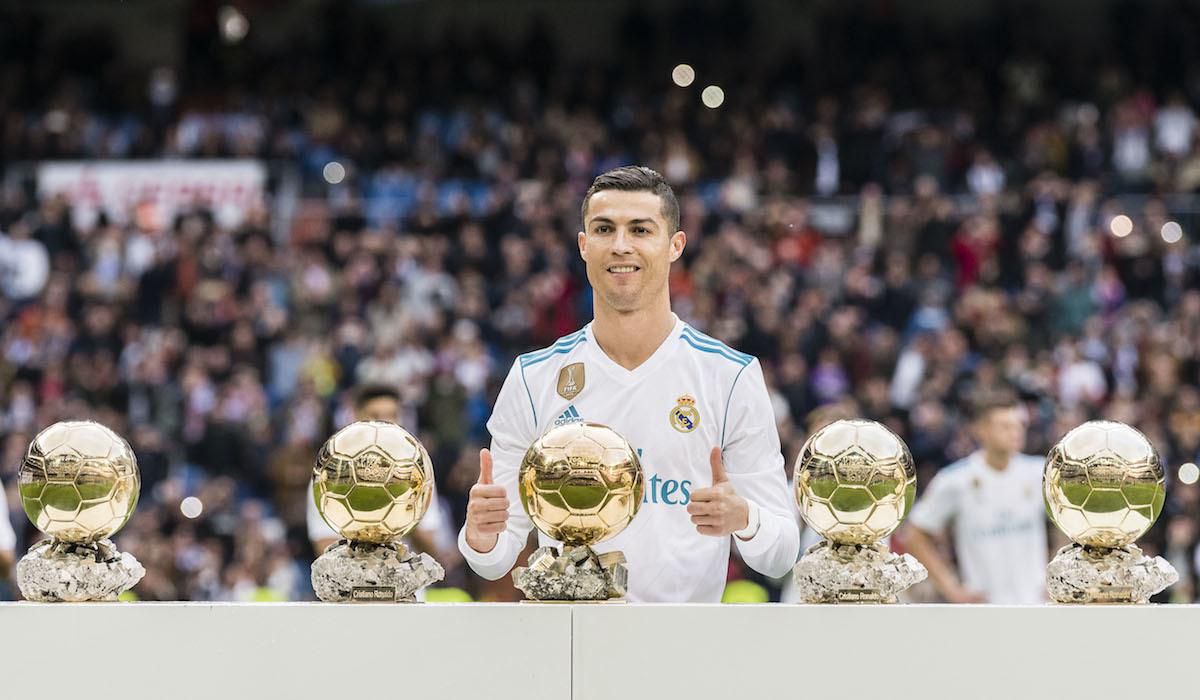 Cristiano Ronaldo so svojimi piatimi Zlatými loptami.