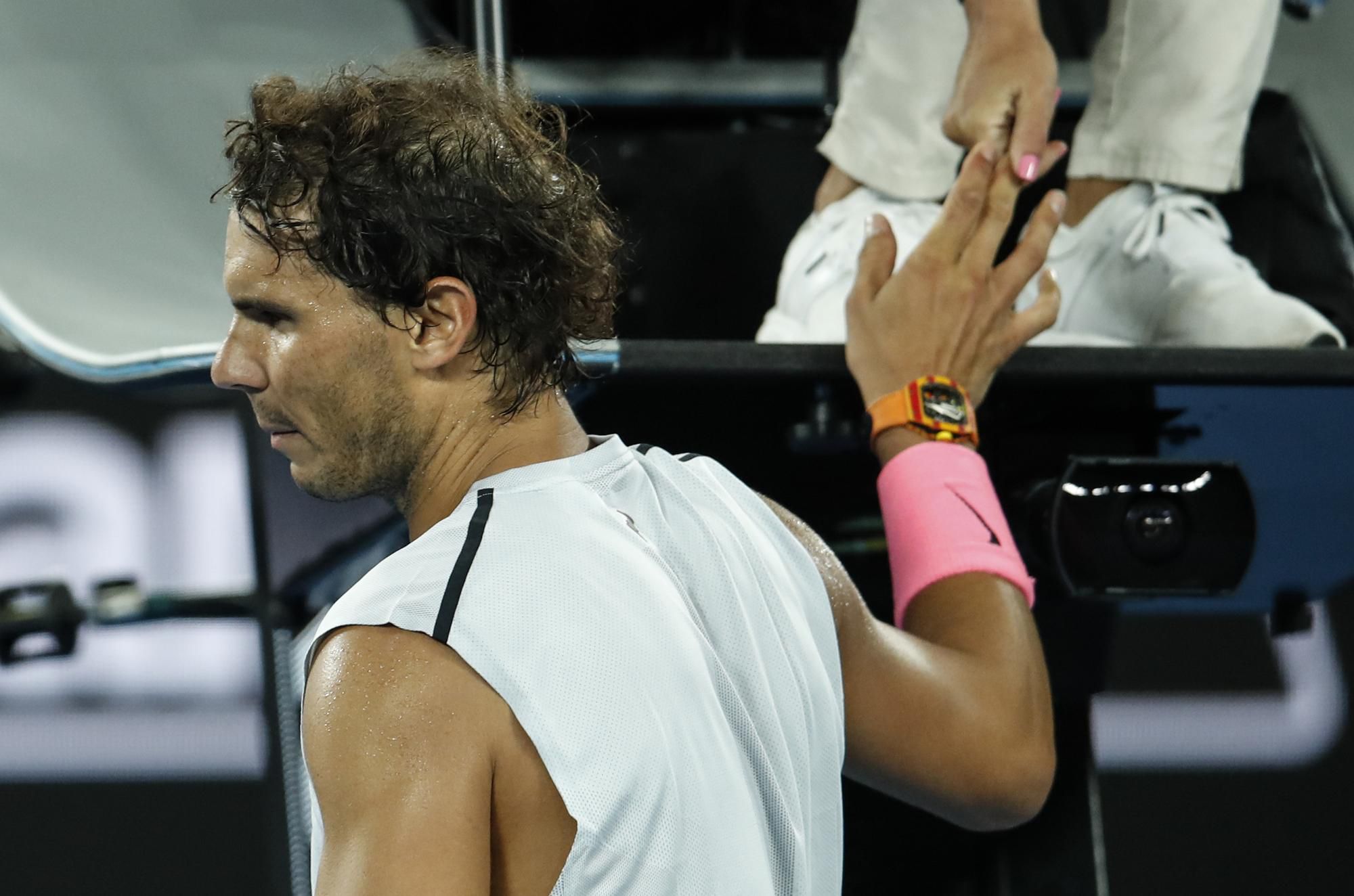 Rafael Nadal skrečuje zápas pre zranenie.