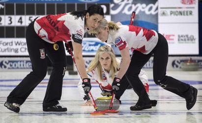 Curling-MS: Domáce Kanaďanky si poradili aj s Taliankami