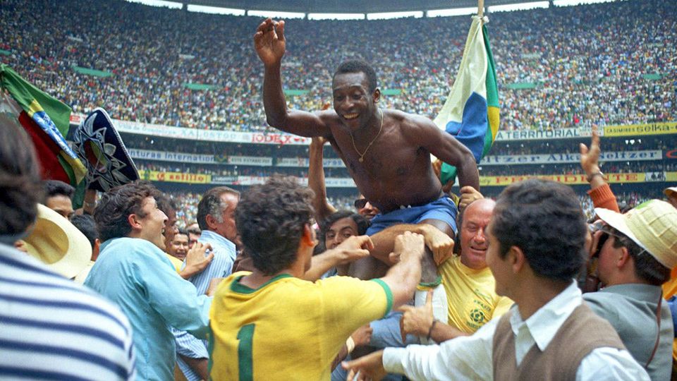 Pelé oslavuje triumf na MS 1970